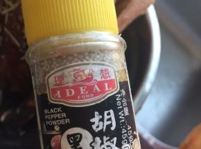 加入黑椒粉
