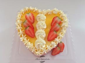 美美的心形蛋糕就完成了。