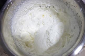 400g奶油 40g砂糖打至7分发抹面