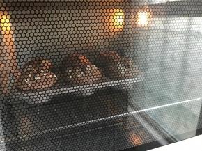 放入预热好的烤箱190度中层上下火25分钟左右。