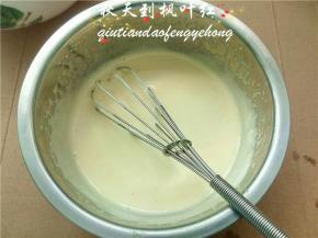 用打蛋器搅打均匀；