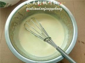 用打蛋器搅打均匀；