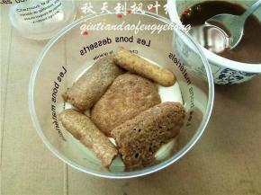 再放几块蘸满咖啡酒的饼干；