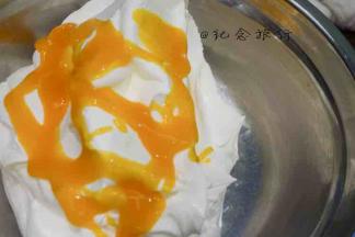 芒果果酱/色素调出另外黄色的奶油