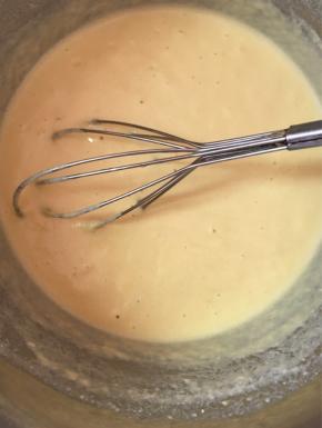 发好的面糊再次搅拌均匀