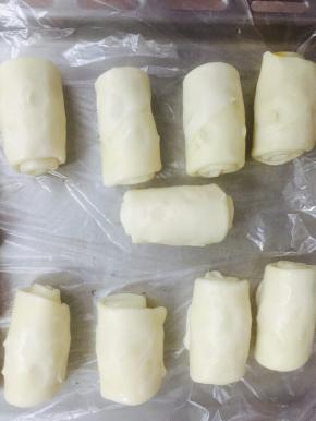 平铺放好，覆盖保鲜膜，醒面30分钟