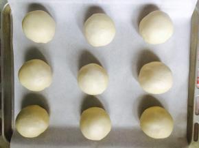 包好后覆盖保鲜膜放置10分钟