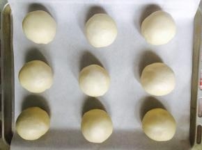 包好后覆盖保鲜膜放置10分钟