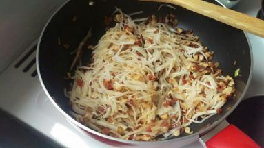 最后加入萝卜，翻炒均匀。