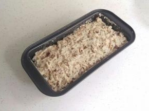 搅拌均匀后倒入膜具。烧开水，上大火蒸1个小时就可以出炉咯。