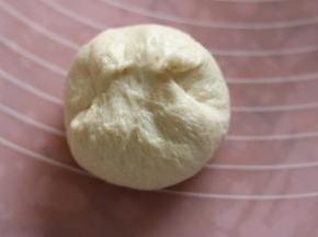 用手轻提四个角捏紧收口即可。