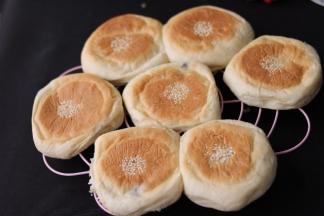 出炉即可脱模，放至冷却架凉透。