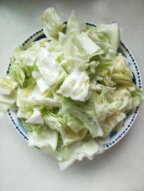 包菜洗净切片