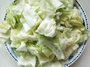 包菜洗净切片
