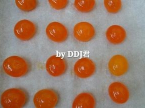 漂亮的蛋黄。。不用担心添加剂了