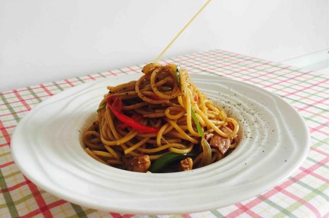 黑胡椒培根牛肉粒意面