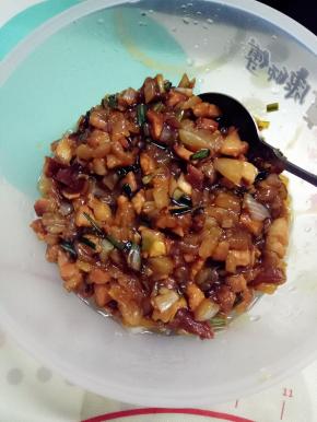 炒至差不多收汁就可以盛起备用。