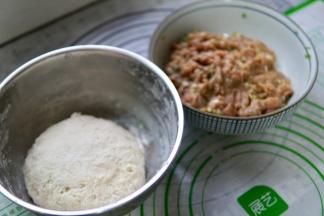 面团也醒好了。如图所示