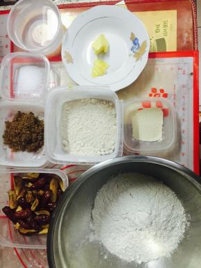 配方里用到的东西全部称量好