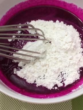 用打蛋器搅拌均匀