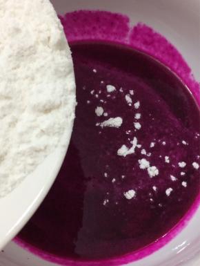 火龙果中加入马蹄粉