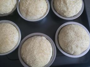 面团发酵到2倍大取出。