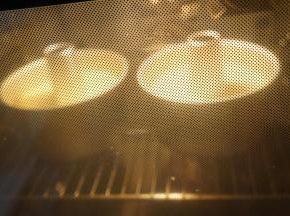 放入到预热好180度的烤箱中烘烤30分钟