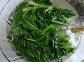 迅速放入冷水中降温。