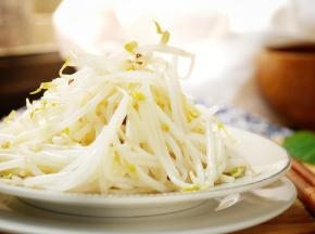 出锅装盘即可。