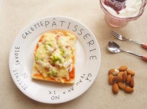 美味又快手的早餐就做好了，搭配一杯自制酸奶，一把坚果。就是一顿营养早餐了。