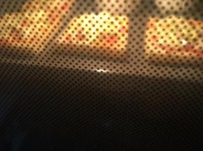 放入到预热好200度的烤箱中烘烤5分钟