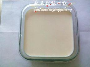 凝固后的杏仁豆腐。