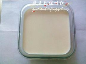 凝固后的杏仁豆腐。