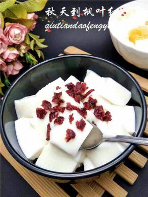 切块食用啦，加入自己喜欢的果酱或果干。