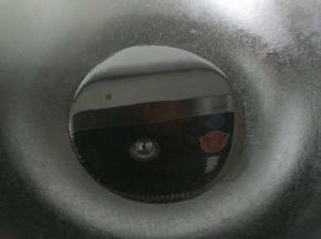 铁锅烧热放入少许油加热