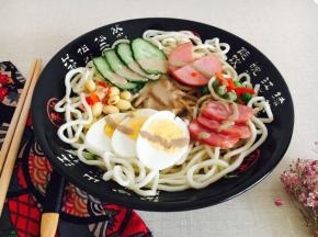 升级版的芝麻酱凉面。
温馨小提示：这款老天津卫芝麻酱凉面是款百搭面，如果您放入鸡丝它就是碗鸡丝凉面，如果放入麻辣鸡丝就是碗麻辣鸡丝面……怎么搭配随您的喜好。