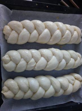 11.	发至1.5至2倍大即可，发太大不易保持住形状。在表面轻刷蛋液，不刷也可以。