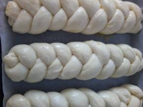 11.	发至1.5至2倍大即可，发太大不易保持住形状。在表面轻刷蛋液，不刷也可以。