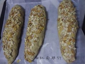 表面喷水粘上麦片