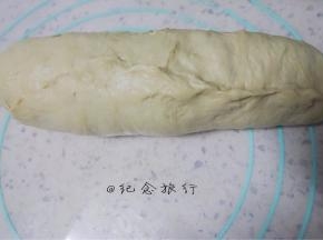 将面团卷紧 接口要捏紧