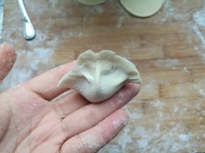 包成饺子。