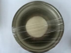 盖保鲜膜发酵。