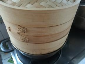 醒发20分钟后，小蝴蝶长胖了许多。开火，大火足气，蒸12分钟即可（根据大小调整时间）。