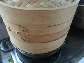 醒发20分钟后，小蝴蝶长胖了许多。开火，大火足气，蒸12分钟即可（根据大小调整时间）。