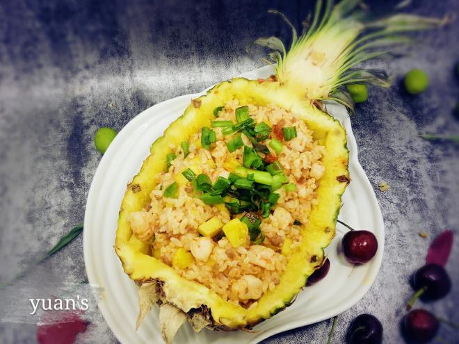 泰式虾膏菠萝炒饭