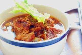 牛肉炖好了，吃不完放冰箱。