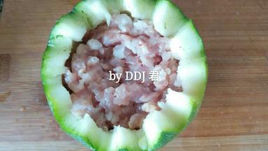 肉沫放进南瓜内