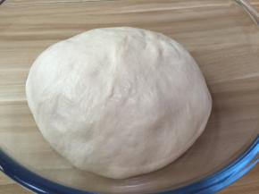 9. 拿出发酵至1.5倍的面团