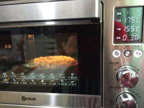 15. 送进预热好的烤箱上火175度
下火155度25—30分钟