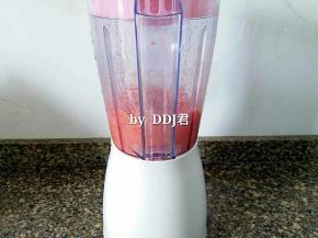 用料理机搅碎，我的四个番茄分两次搅拌